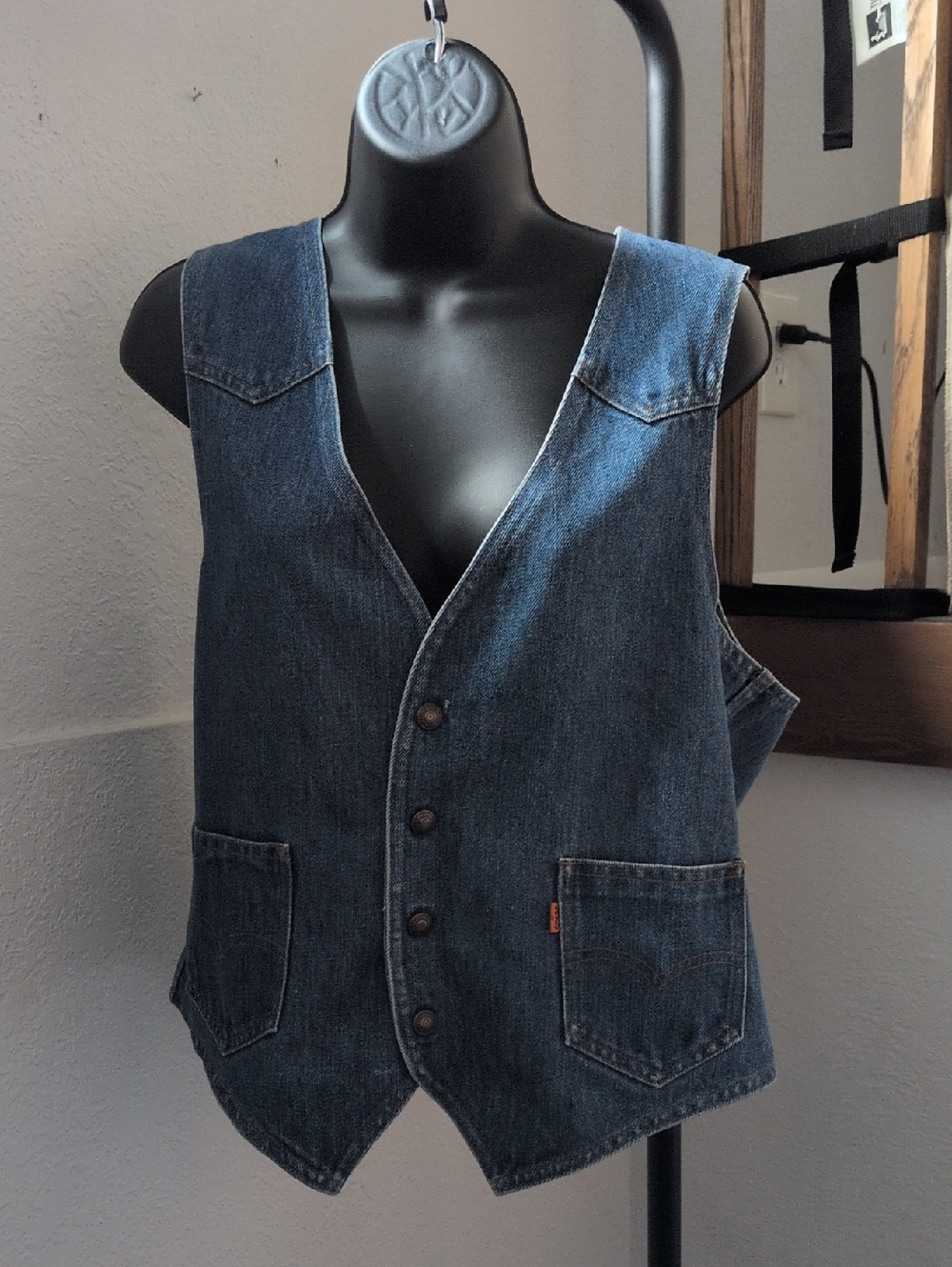 ✨ Vintage Levi's Denim Vest Size M - Picture 2 of 9
